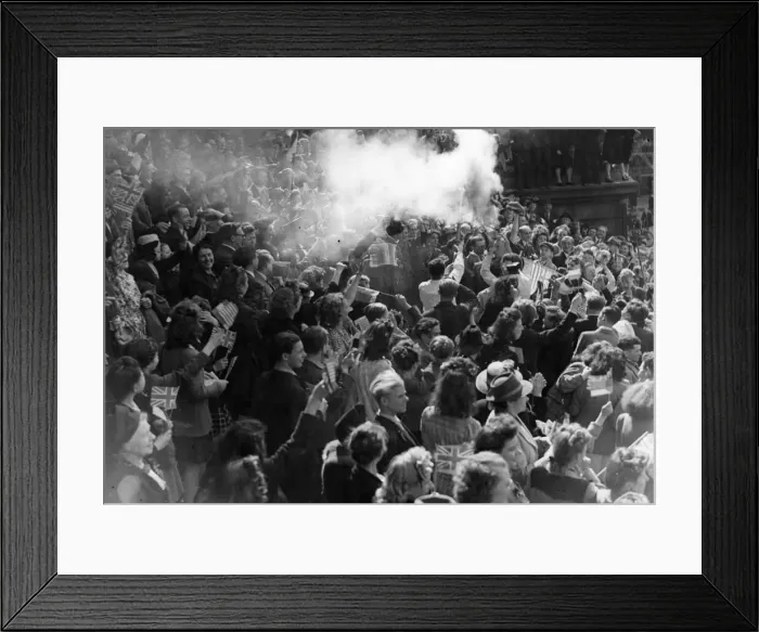Framed Print : As British troops enter Brussels an effigy and portraits of Hitler are burnt amid cheers Framed Print : As British troops enter Brussels an effigy and portraits of Hitler are burnt amid cheers