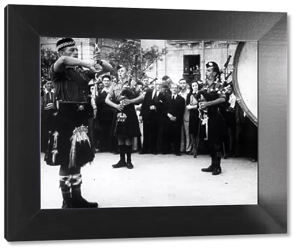 Italians love music, so the pipers of the British Army entertained them frequently in