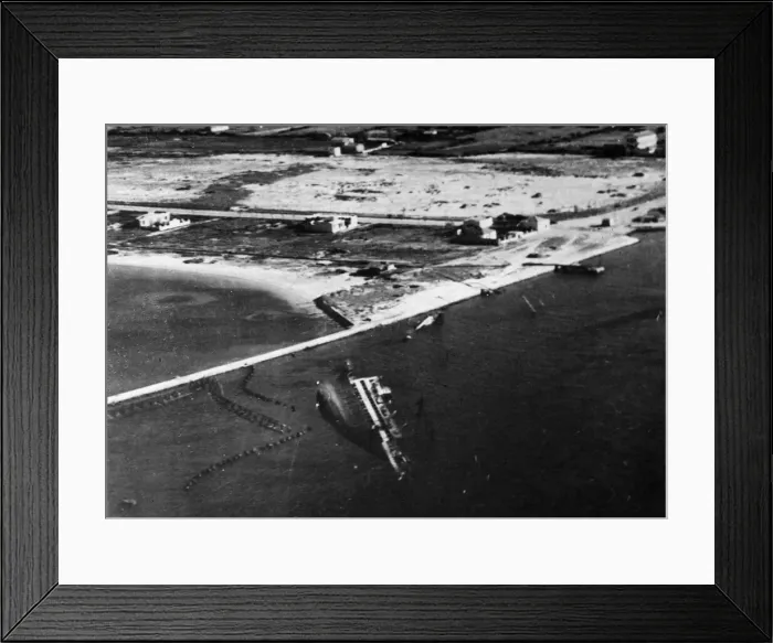 Framed Print : Second World War, North Africa Campaign. Bizerta Harbour after Allied occupation Framed Print : Second World War, North Africa Campaign. Bizerta Harbour after Allied occupation