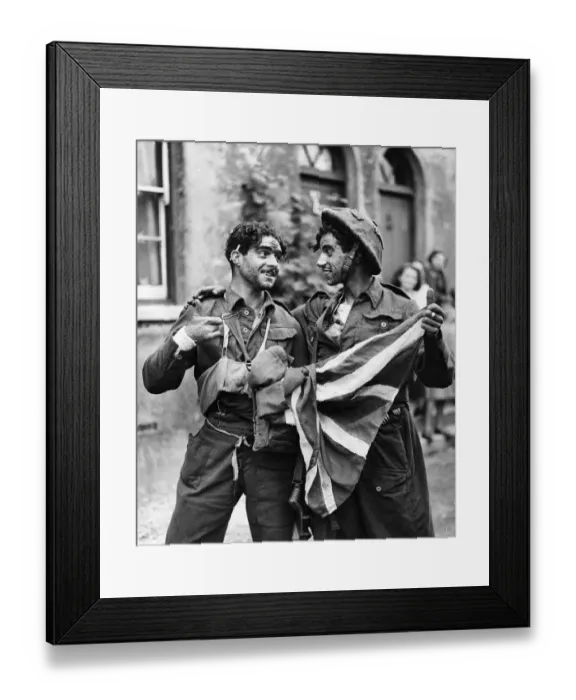 Framed Print : Troops returning from the biggest ever Combined Operations daylight raid