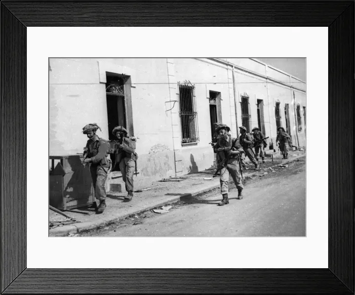 Framed Print : Second World War, North Africa Campaign. Tunisia Front, 8th Army at Enfidavillie Framed Print : Second World War, North Africa Campaign. Tunisia Front, 8th Army at Enfidavillie