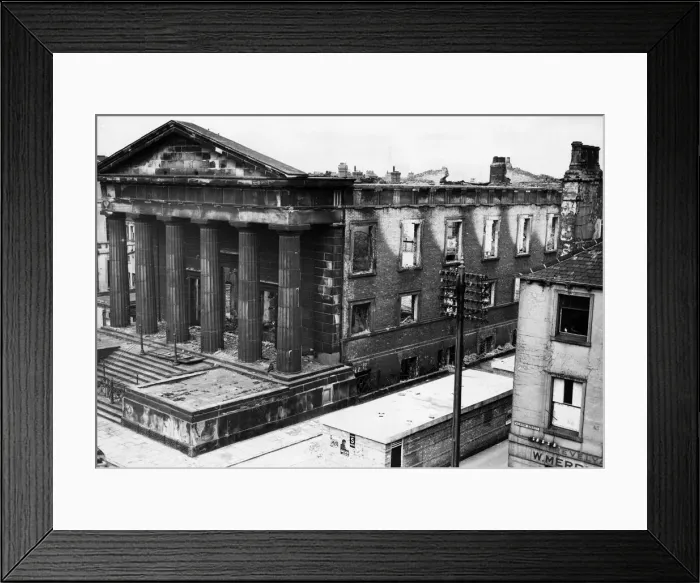 Framed Print : Bomb-damaged Albion Street Congregational Church, Hull. Circa 1946