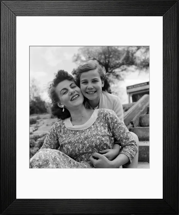Framed Print : Virgin mother Emmimarie Jones with her daughter Monica. June 1956 Framed Print : Virgin mother Emmimarie Jones with her daughter Monica. June 1956