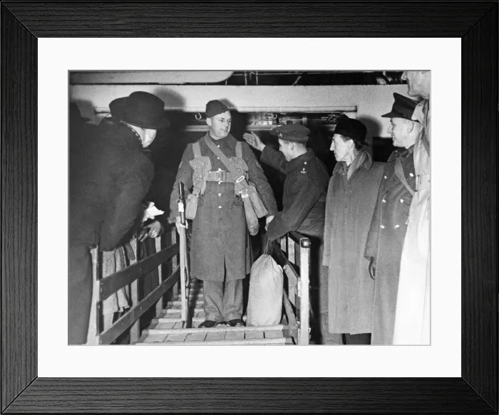 Framed Print : The Canadian Troops Arrive. The first Canadian soldier to land in England Framed Print : The Canadian Troops Arrive. The first Canadian soldier to land in England