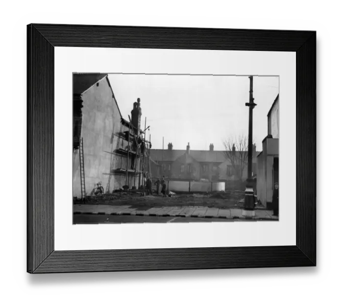 Framed Print : Damage to a house following air raids, Albany Road, Cardiff, Wales. Circa 1941 Framed Print : Damage to a house following air raids, Albany Road, Cardiff, Wales. Circa 1941