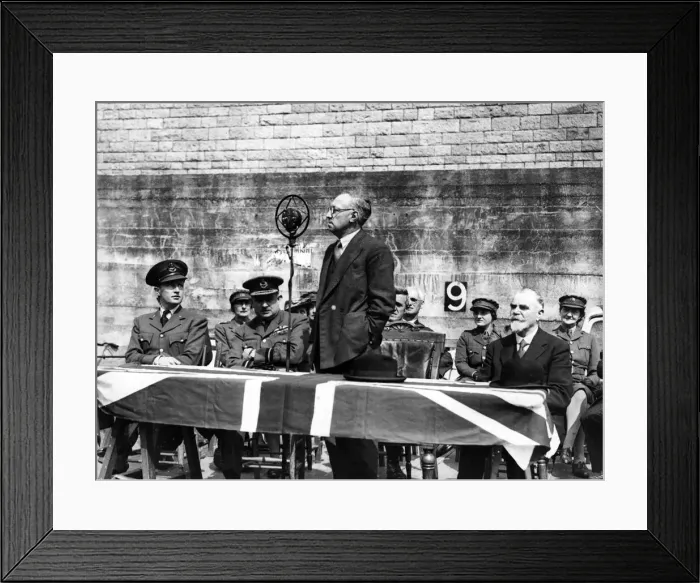 Framed Print : Sir William Reardon addressing a large crowd at the raising of the indicator for National Framed Print : Sir William Reardon addressing a large crowd at the raising of the indicator for National