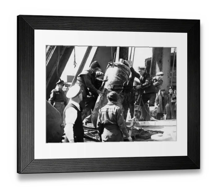 Framed Print : Discovery of an unexploded parachute mine in Hull after the Second World War Framed Print : Discovery of an unexploded parachute mine in Hull after the Second World War