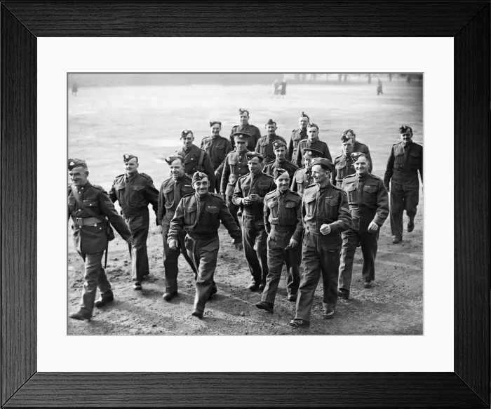 Framed Print : Men of the East Yorkshire Home Defence Corps, the East Yorkshire Regiment 6th Battalion Framed Print : Men of the East Yorkshire Home Defence Corps, the East Yorkshire Regiment 6th Battalion