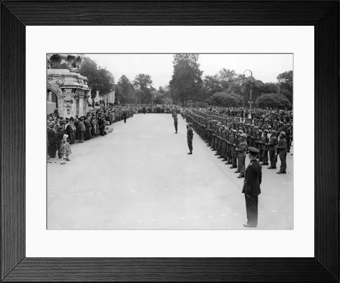 Framed Print : The Welch Regiment presents arms and salutes the city of Cardiff. Circa 1940 Framed Print : The Welch Regiment presents arms and salutes the city of Cardiff. Circa 1940