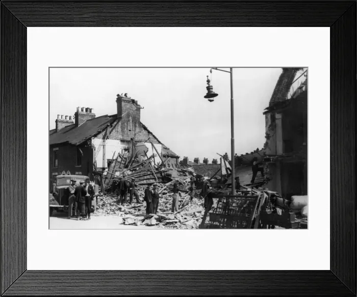 Framed Print : Scene of destruction showing damage to housing in Kingston Upon Hull after a bombing Framed Print : Scene of destruction showing damage to housing in Kingston Upon Hull after a bombing
