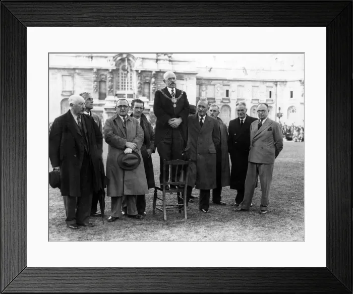 Framed Print : The Lord Mayor of Cardiff (Alderman Henry Johns J. P) opening the War Weapons Week Framed Print : The Lord Mayor of Cardiff (Alderman Henry Johns J. P) opening the War Weapons Week