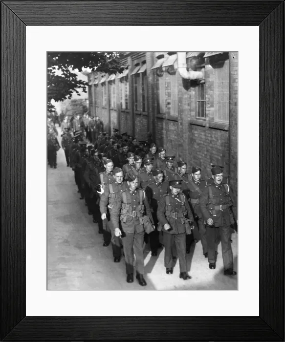 Framed Print : Men of the East Yorkshire Regiment during the Second World War. Circa 1940 Framed Print : Men of the East Yorkshire Regiment during the Second World War. Circa 1940