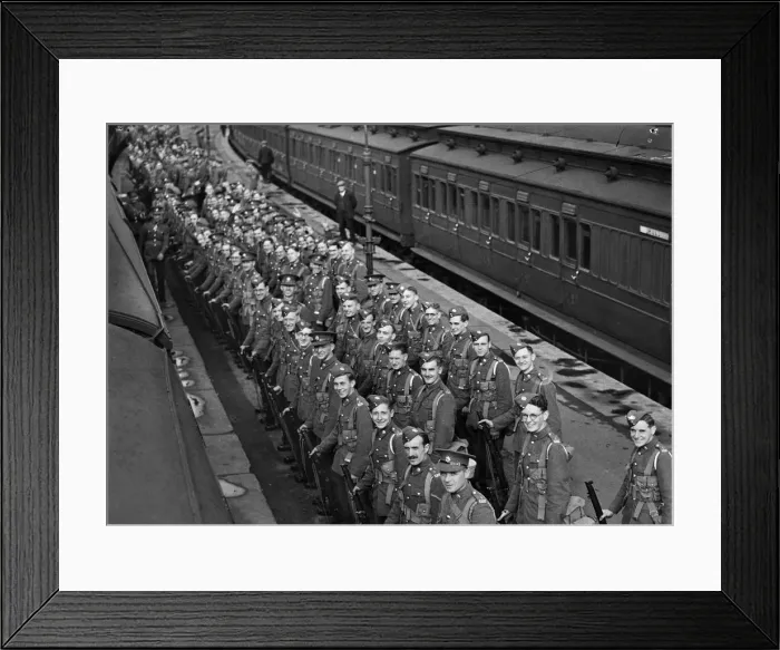 Framed Print : Men of the East Yorkshire Regiment pictured at a railway station in Gloucestershire Framed Print : Men of the East Yorkshire Regiment pictured at a railway station in Gloucestershire
