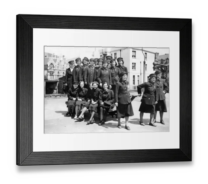 Framed Print : Wartime women porters at The General Station, Cardiff, Wales