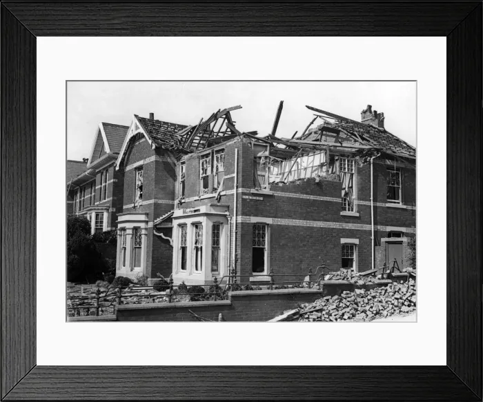 Framed Print : Damage done to a house on Eversley Road, Swansea, following a Nazi raid. February 1941