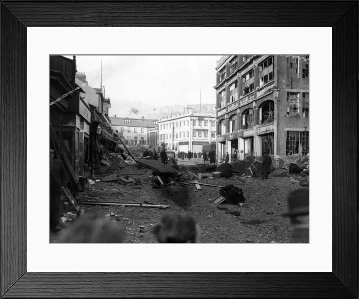 Framed Print : Damage inflicted in Swansea, Wales, by Nazi air raid attacks. February 1941 Framed Print : Damage inflicted in Swansea, Wales, by Nazi air raid attacks. February 1941