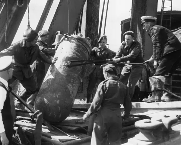 Discovery of an unexploded parachute mine in Hull after the Second World War