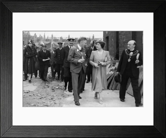 Framed Print : The Lord Mayor S. H. Smith and the Sheriff Mr R G Tarran, with the Town Clerk of Hull Framed Print : The Lord Mayor S. H. Smith and the Sheriff Mr R G Tarran, with the Town Clerk of Hull
