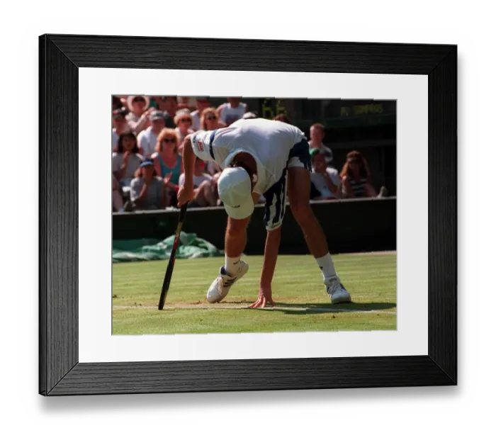 Framed Print : TIM HENMAN PLAYS AGAINST PETE SAMPRAS AT WIMBLEDON TENNIS CHAMPIONSHIPS 28 / 06 / 1995 Framed Print : TIM HENMAN PLAYS AGAINST PETE SAMPRAS AT WIMBLEDON TENNIS CHAMPIONSHIPS 28 / 06 / 1995