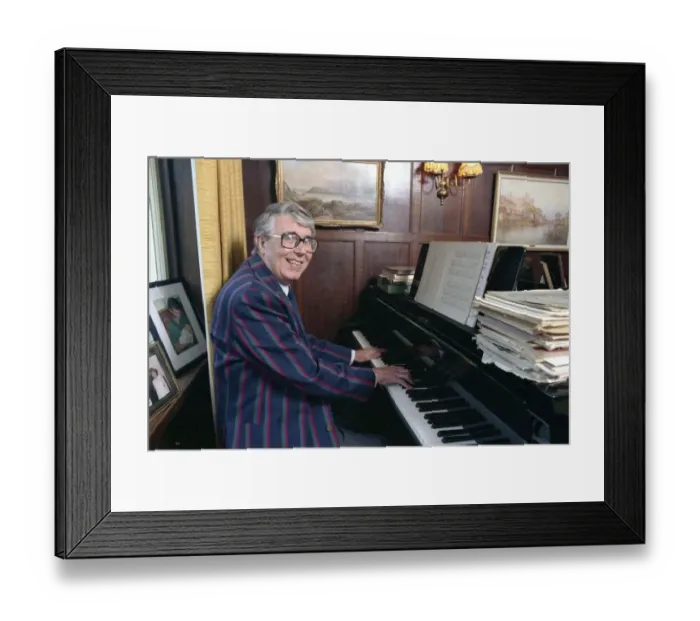 Framed Print : LESLIE CROWTHER - TV PRESENTER, AT HIS PIANO AT HOME 16 / 09 / 1994 Framed Print : LESLIE CROWTHER - TV PRESENTER, AT HIS PIANO AT HOME 16 / 09 / 1994