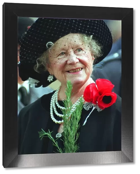 The Queen Mother at Westminster Abbey garden of remembrance 06  /  11  /  1992