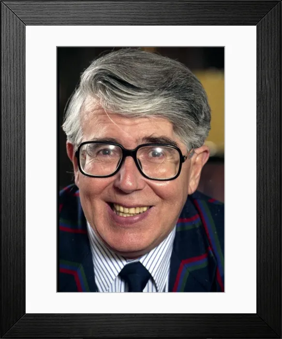 Framed Print : LESLIE CROWTHER - TV PRESENTER 16 / 09 / 1994 Framed Print : LESLIE CROWTHER - TV PRESENTER 16 / 09 / 1994