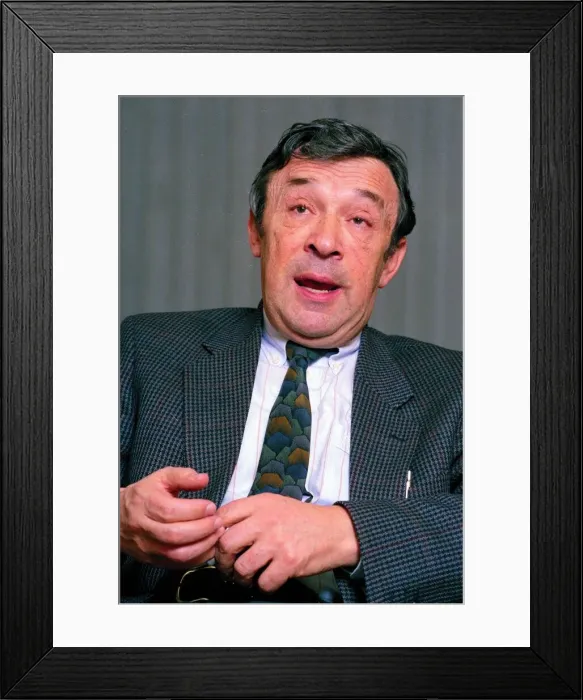 Framed Print : Janek Weber holocaust survivor - February 1994 - 01 / 02 / 1994 Framed Print : Janek Weber holocaust survivor - February 1994 - 01 / 02 / 1994