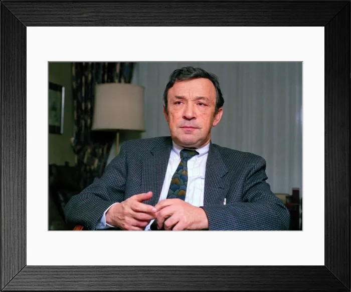 Framed Print : Janek Weber holocaust survivor - February 1994 - 01 / 02 / 1994 Framed Print : Janek Weber holocaust survivor - February 1994 - 01 / 02 / 1994