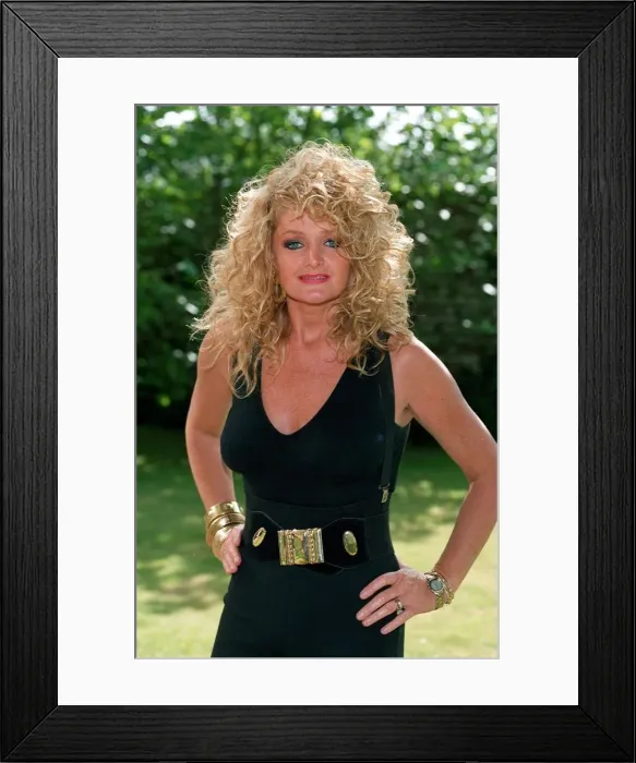 Framed Print : BONNIE TYLER, WELSH SINGER WEARING BLACK 05  /  06  /  1992
