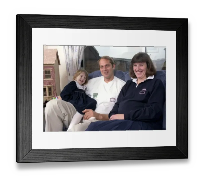 Framed Print : Steve Redgrave, British Olympic rower with his wife Anne and daughter Framed Print : Steve Redgrave, British Olympic rower with his wife Anne and daughter