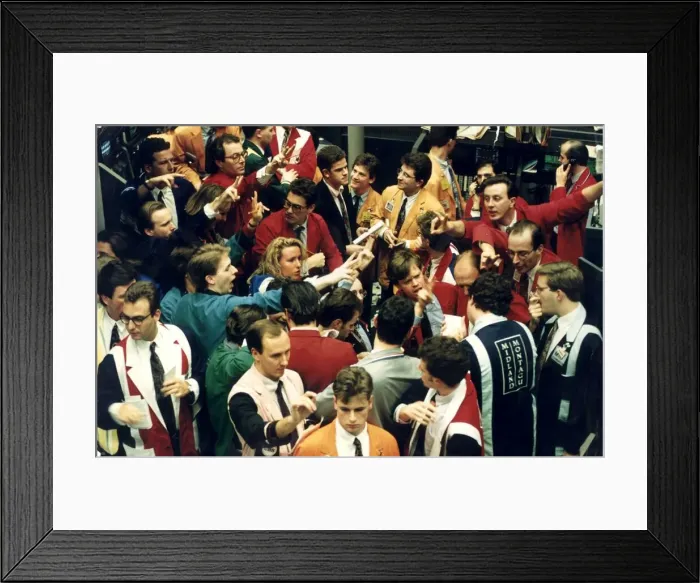 Framed Print : DEALERS IN THE OPTIONS AND FUTURES MARKET, LONDON 12 / 10 / 1994 Framed Print : DEALERS IN THE OPTIONS AND FUTURES MARKET, LONDON 12 / 10 / 1994