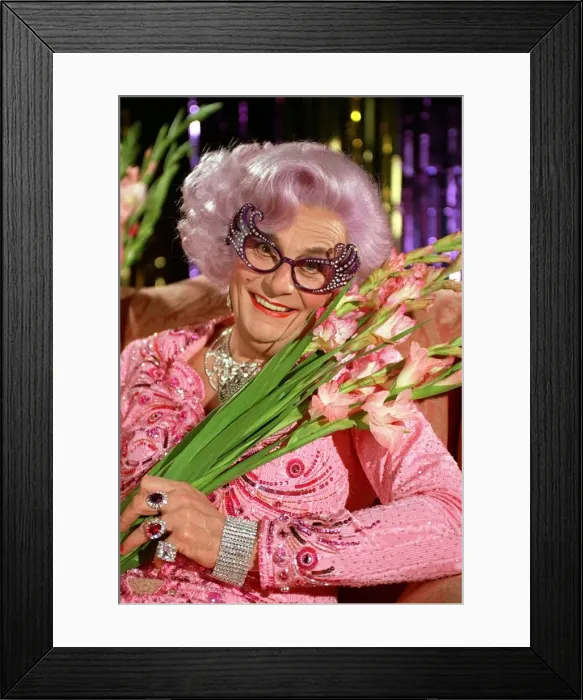 Framed Print : BARRY HUMPHRIES, CREATOR OF DAME EDNA EVEREDGE 29 / 08 / 1992 Framed Print : BARRY HUMPHRIES, CREATOR OF DAME EDNA EVEREDGE 29 / 08 / 1992