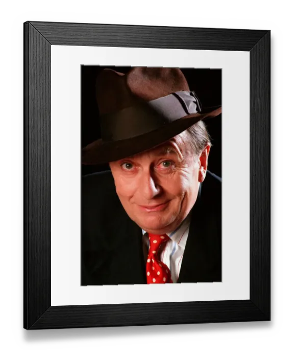 Framed Print : BARRY HUMPHRIES, CREATOR OF DAME EDNA EVEREDGE 29 / 08 / 1992 Framed Print : BARRY HUMPHRIES, CREATOR OF DAME EDNA EVEREDGE 29 / 08 / 1992