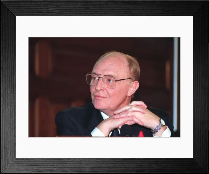 Framed Print : NEIL KINNOCK AT LABOUR PARTY CONFERENCE 17 / 03 / 1992 Framed Print : NEIL KINNOCK AT LABOUR PARTY CONFERENCE 17 / 03 / 1992