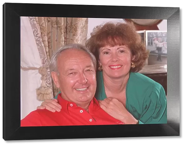 SIR FREDDIE LAKER AND WIFE JACQUELINE LAKER AT HOME 21  /  08  /  1992