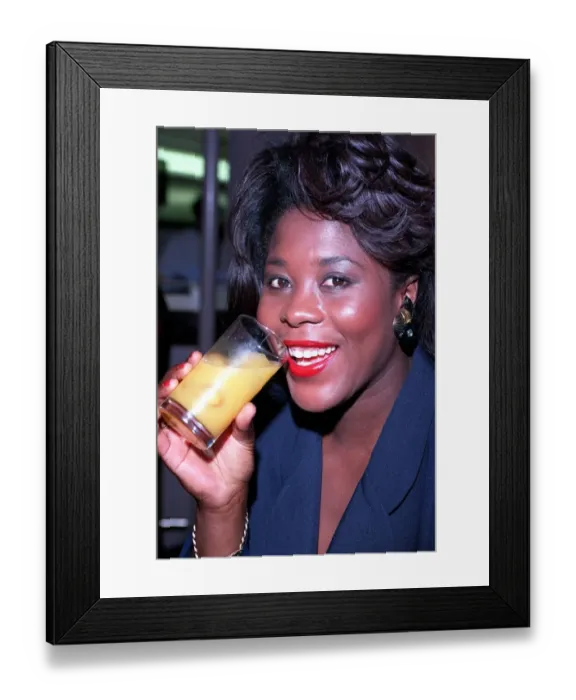 Framed Print : TESSA SANDERSON, ATHLETE - ABOUT TO DRINK A GLASS OF ORANGE JUICE - 15 / 07 / 1992 Framed Print : TESSA SANDERSON, ATHLETE - ABOUT TO DRINK A GLASS OF ORANGE JUICE - 15 / 07 / 1992