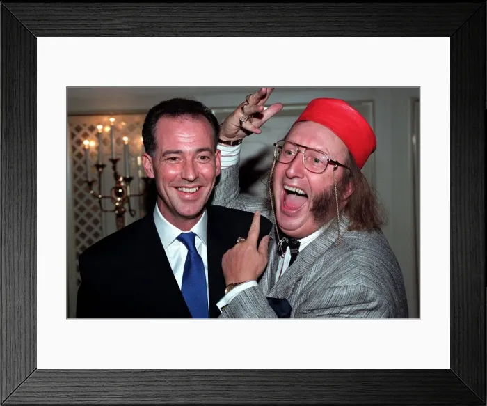 Framed Print : MICHAEL BARRYMORE & JOHN MCCRIRICK AT PERSONALITY OF THE YEAR LUNCH - 08 / 04 / 1992 Framed Print : MICHAEL BARRYMORE & JOHN MCCRIRICK AT PERSONALITY OF THE YEAR LUNCH - 08 / 04 / 1992