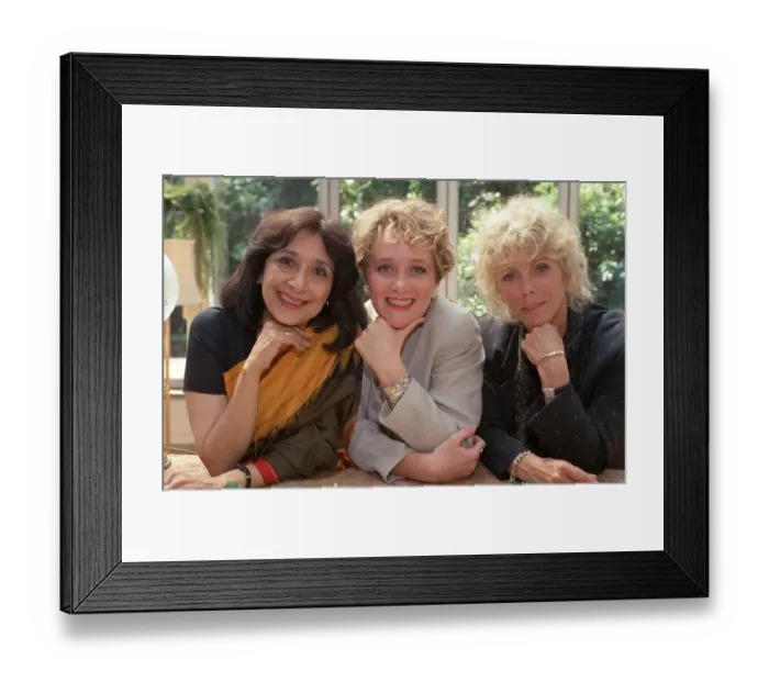 Framed Print : BILLIE WHITELAW AND MADHUR JAFFREY AND MICHELLE HOLMES - TV SERIES FIRM FRIENDS