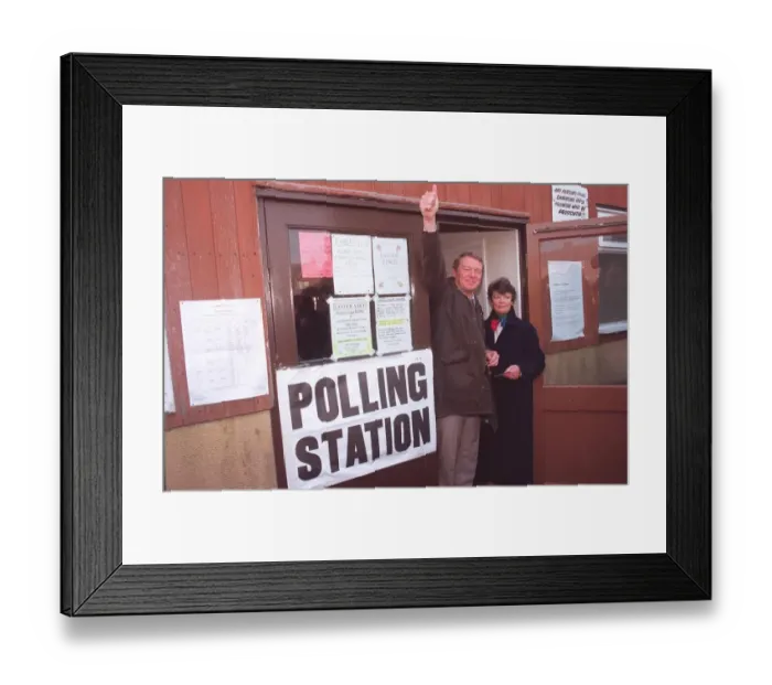 Framed Print : PADDY ASHDOWN WITH WIFE JANE ASHDOWN AT POLLING STATION 10 / 04 / 1992 Framed Print : PADDY ASHDOWN WITH WIFE JANE ASHDOWN AT POLLING STATION 10 / 04 / 1992