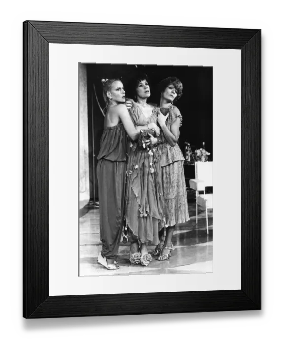 Framed Print : GEORGINA HALE, ESTELLE KOHLER AND JANET SUZMAN IN THEATRE PRODUCTION BOO HOO - 27  /  07  /  1978