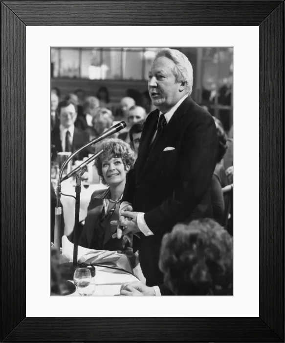 Framed Print : Edward Heath giving speech at dinner with Janet Suzman - February 1977 - 03  /  02  /  1977
