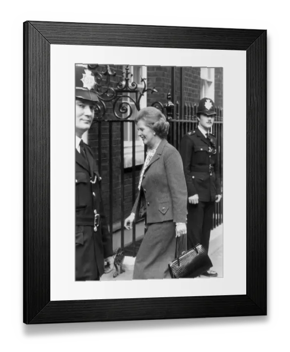 Framed Print : MARGARET THATCHER ENTERS 10 DOWNING STREET - 14TH APRIL 1980 14 / 04 / 1980 Framed Print : MARGARET THATCHER ENTERS 10 DOWNING STREET - 14TH APRIL 1980 14 / 04 / 1980