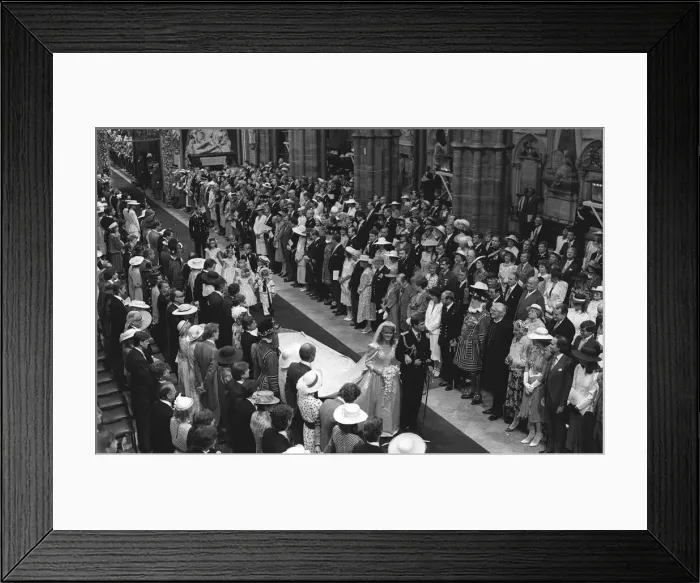 Framed Print : SARAH FERGUSON AND PRINCE ANDREWs WEDDING - THE DUKE AND DUCHESS OF WORK WALKING