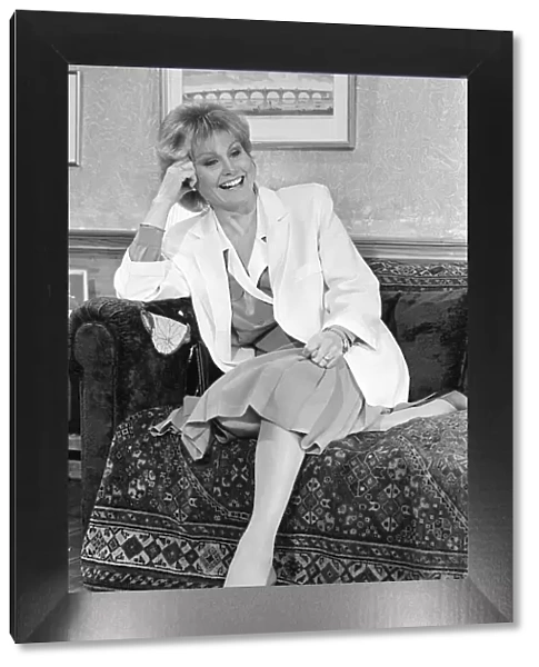 ANGELA RIPPON SMILING SITTING ON A SOFA 15  /  05  /  1986