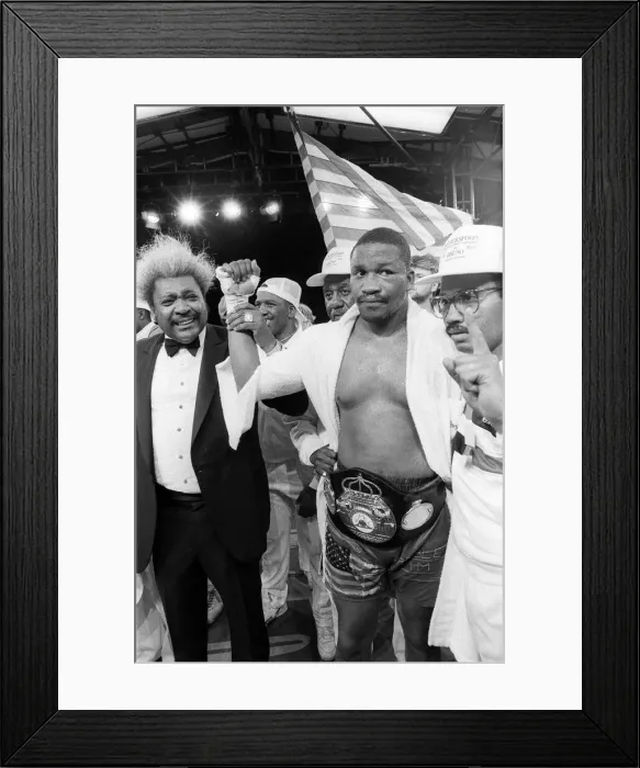 Framed Print : TIM WITHERSPOON AND DON KING AFTER HIS SUCCESSFUL DEFENCE OF THE WBA HEAVYWEIGHT TITLE Framed Print : TIM WITHERSPOON AND DON KING AFTER HIS SUCCESSFUL DEFENCE OF THE WBA HEAVYWEIGHT TITLE
