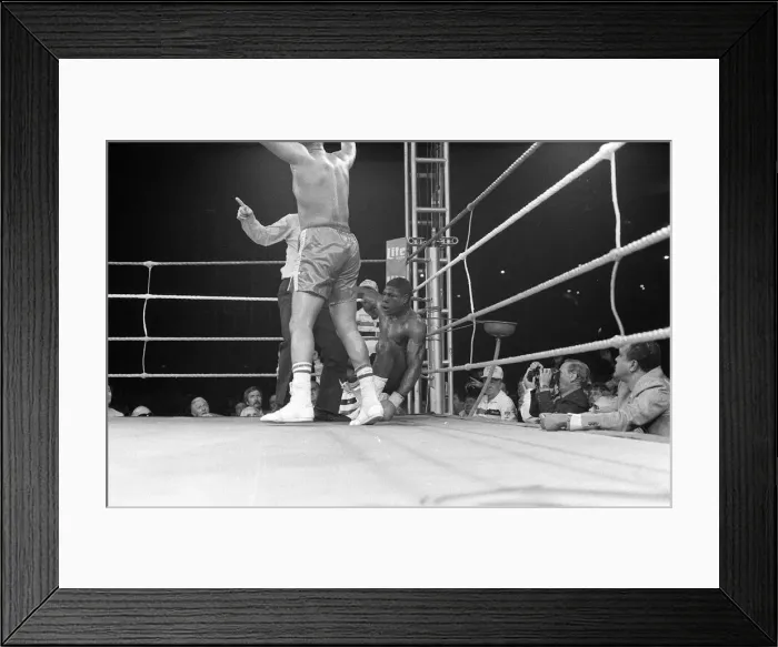 Framed Print : FRANK BRUNO VS TIM WITHERSPOON FIGHTING FOR THE WBA HEAVYWEIGHT TITLE 19  /  07  /  1986
