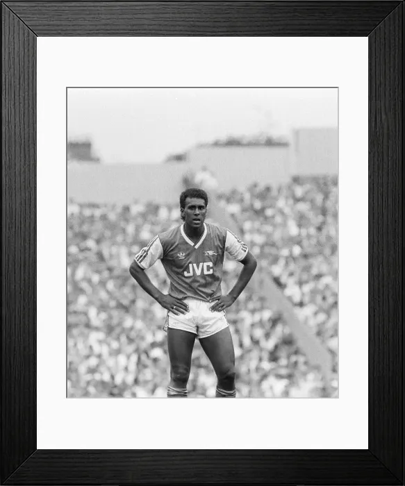 Framed Print : David Rocastle of Arsenal playing in League Division One match Framed Print : David Rocastle of Arsenal playing in League Division One match