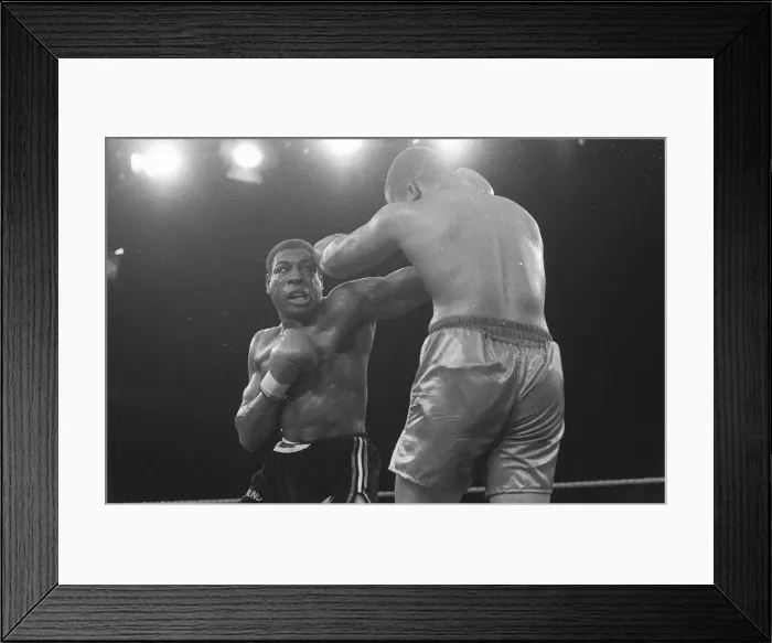 Framed Print : FRANK BRUNO VS TIM WITHERSPOON FIGHTING FOR THE WBA HEAVYWEIGHT TITLE - 19  /  07  /  1986