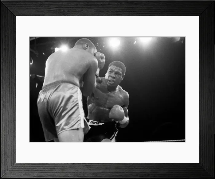 Framed Print : FRANK BRUNO VS TIM WITHERSPOON FIGHTING FOR THE WBA HEAVYWEIGHT TITLE - 19  /  07  /  1986