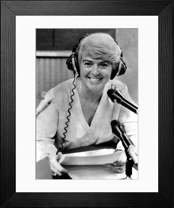 Framed Print : Gloria Hunniford in radio studio smiling - July 1981 13 / 07 / 1981 Framed Print : Gloria Hunniford in radio studio smiling - July 1981 13 / 07 / 1981